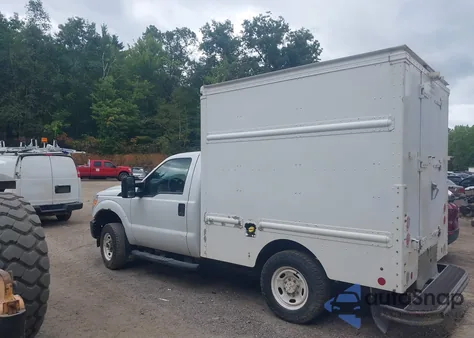 2015 Ford F-250 Xl/Xlt z USA, uszkodzony, nr VIN 1FDBF2B60FED21659